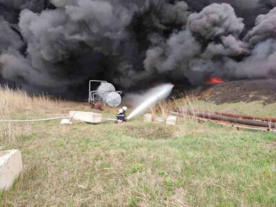 На Луганщине оккупанты снова обстреляли нефтеперерабатывающий завод