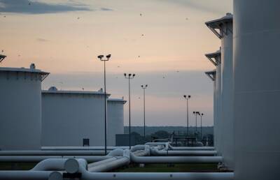 Байден возобновляет лизинг федеральных земель: хочет увеличить добычу нефти и газа