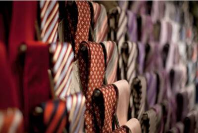 Талибы запретили носить галстуки в школах