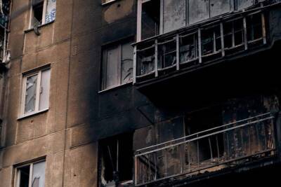 Россияне обстреляли Луганщину: занялись четыре многоэтажки, один дом уничтожен