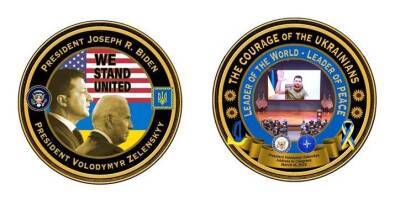 В сувенирном магазине Белого дома представили памятные монеты с Владимиром Зеленским