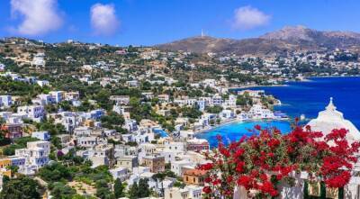 Греция смягчит ковидные ограничения в летнем сезоне