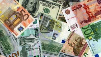 Банки с 18 апреля могут продавать россиянам наличную валюту