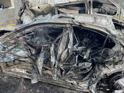 В результате попадания ракеты в шиномонтаж во Львове погибло шесть человек, повреждены или уничтожены около 40 машин – Садовый