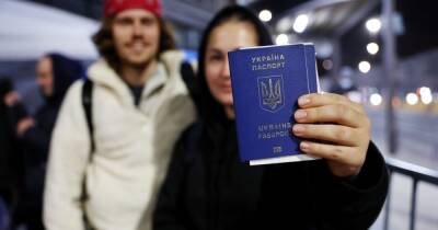 Для пересечения границы украинцам снова понадобится загранпаспорт, — ГПСУ