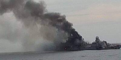 После удара ракетой Нептун. Появилось видео, как горит крейсер Москва.