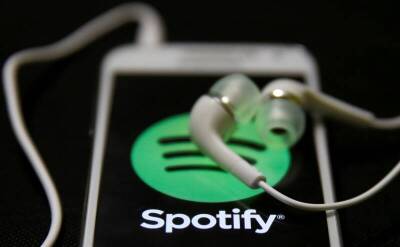 Spotify удален из российских App Store и Google Play