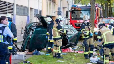 В Эссене автомобиль свалился с многоэтажной парковки: погибли двое тинейджеров