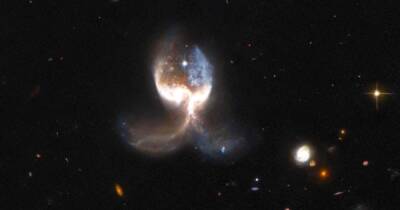 Крылья ангела. Телескопу Хаббл удалось запечатлеть необычное слияние галактик (фото)