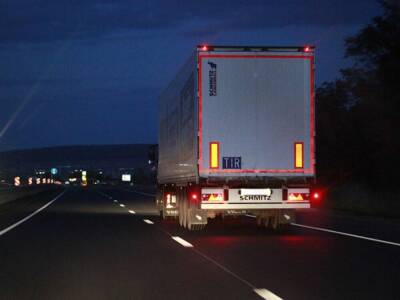 «Коммерсант»: Производители продуктов просят власти России не закрывать въезд грузовиков из Европы