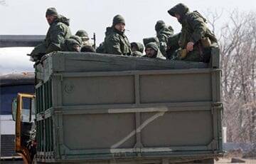 Российские оккупанты сбрасывают тела погибших товарищей в ямы