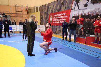 В Твери спецназовец сделал предложение девушке после победы на соревнованиях по боевому самбо