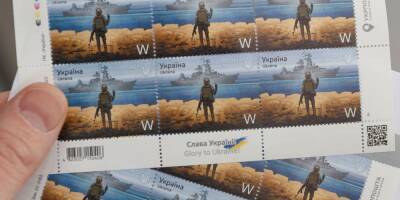 Укрпочта вводит ограничения на продажу марок с русским военным кораблем из-за ажиотажа
