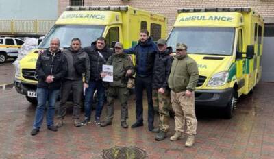 British-Ukrainian Aid (Британско-Украинская Помощь) и волонтеры передали Украине два автомобиля скорой помощи и медикаменты