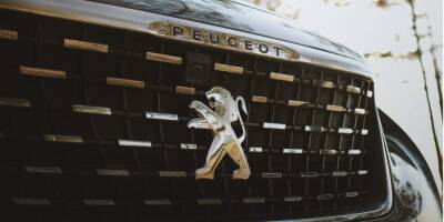 Производитель Opel и Peugeot приостановил выпуск авто на своем заводе в России