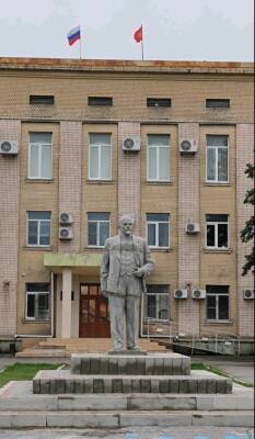 Оккупанты в Геническе вернули на место "декоммунизированный" ранее памятник Ленину