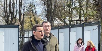 Премьер-министр Польши Матеуш Моравецкий приехал во Львов на открытие модульного городка