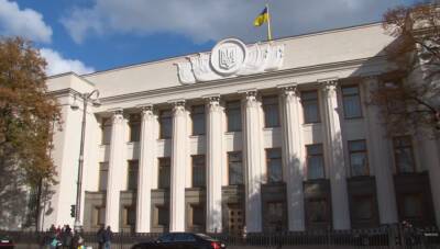 Военное положение в Украине: президент внес в Раду новый законопроект, что известно