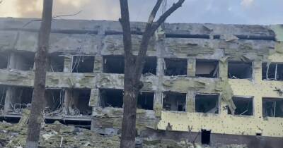 Войска РФ скинули на больницу в Мариуполе мощную бомбу, — нардеп