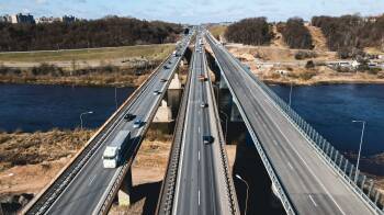 В Каунасе началось движение по недавно построенному мосту