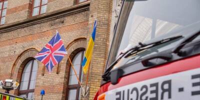 Великобритания передала восемнадцать пожарных автомобилей Львову