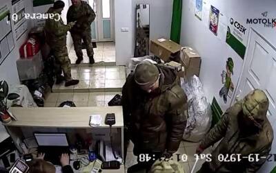 Российские мародеры отправляют из Беларуси награбленное имущество украинцев