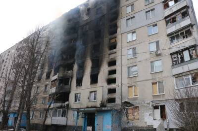 После утреннего обстрела на Салтовке горели многоэтажные дома и гаражи (фото)
