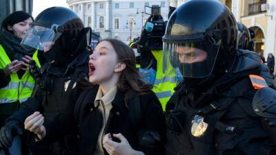 В России задержаны около 200 участников антивоенных акций