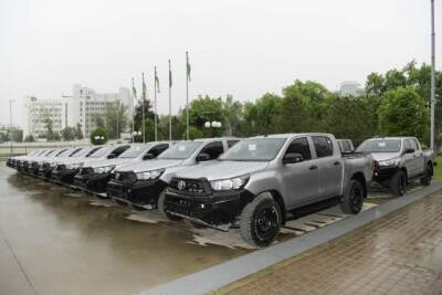 США передали погранвойскам Узбекистана 50 автомобилей Toyota Hilux и Fortuner повышенной проходимости