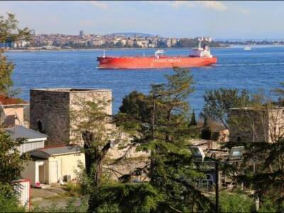 Bloomberg: Отгрузки российской нефти по морю упали на четверть