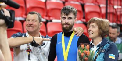 «Спасите Мариуполь». Украинец выиграл золото на Играх Непокоренных и поддержал Азов — фото