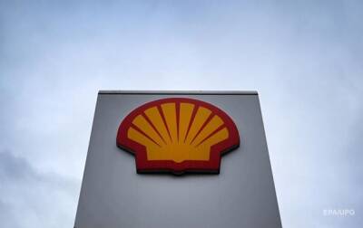Shell отзывает персонал из проектов в России