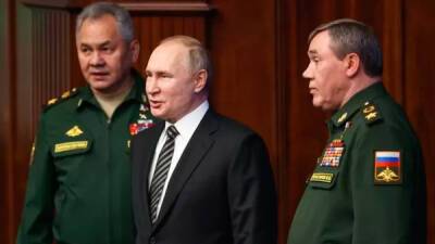 Собеседники Блумберга рассказали, как Путин принимал решение о вторжении в Украину