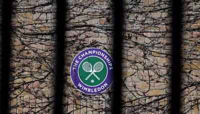 Теннисистов из России и Беларуси отстранили от участия в "Уимблдоне"