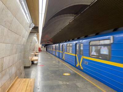 В Киеве возобновила работу "красная" линия метро