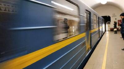 В Киеве снова ходят поезда по красной линии метро