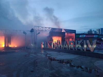 В Харькове после обстрелов сгорел рынок