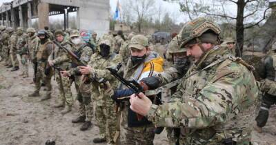 Бойцов территориальной обороны призывают сдать оружие на хранение