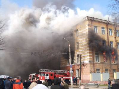 Выросло число жертв на пожаре в ЦНИИ в Твери