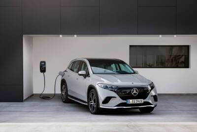 Mercedes-Benz представила флагманский электрический кроссовер EQS SUV