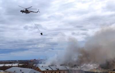 Пожар в военном ЦНИИ в Твери тушат с вертолета