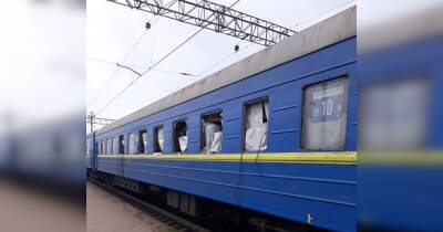 В Запорожье во время ракетного обстрела выбило окна поезда "Запорожье-Львов" (фото)
