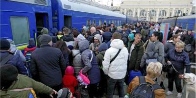 «Люди выбивали дверь в вагоны». Железнодорожники рассказали о самых тяжелых рейсах эвакуационных поездов - nv.ua - Украина - місто Львов