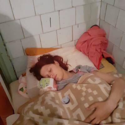Схватки начались во время минометного обстрела: медики Лисичанска успешно приняли роды у 17-летней девушки из Горского