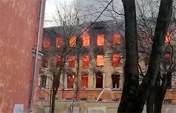 В институте Минобороны России вспыхнул пожар