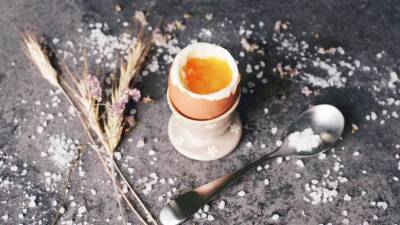 Интересные факты о яйцах: чем темный желток лучше светлого?