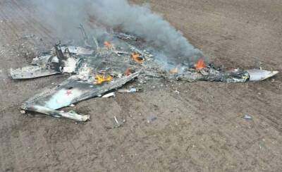 Остались только два парашюта: Холоднояровцы на лету срезали бомбардировщик оккупантов - видео
