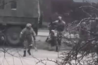Хладнокровно уничтожили 25 гражданских: оккупанты хвастаются военными преступлениями в Украине
