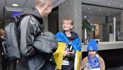 Миколенко встретился с семьей украинских беженцев