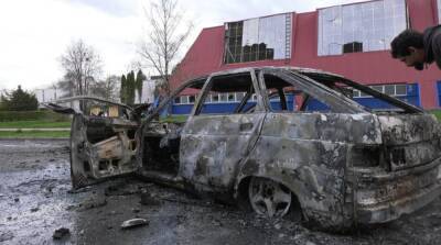 В Харькове вражеский снаряд попал в машину, два человека погибли